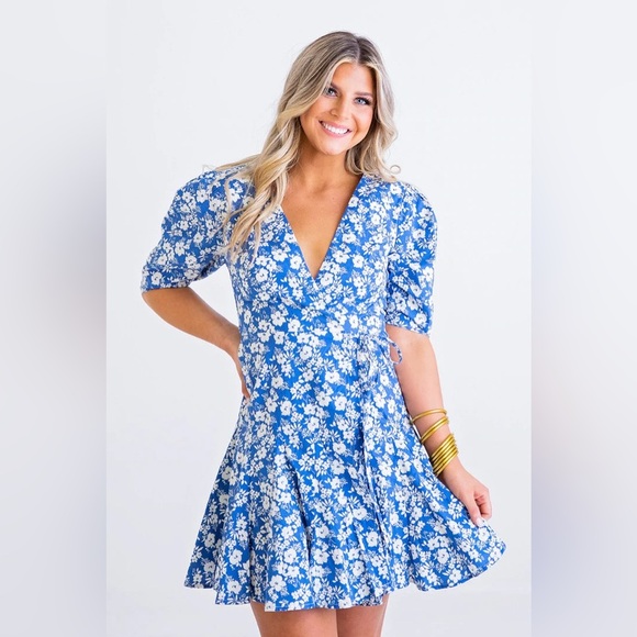 Karlie Blue & White Floral Wrap Dress size small Puff sleeves - Picture 8 of 10
